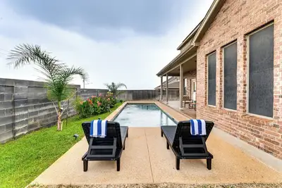 Image de 7 Mi to Lake Casa Blanca: Laredo Family Home!