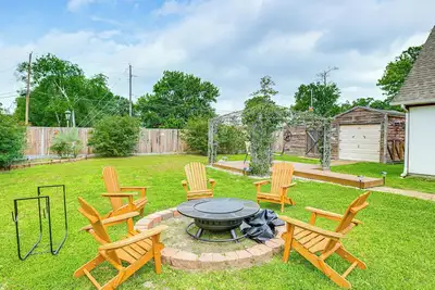 Image de Private Backyard Oasis: Spacious Home in Humble!
