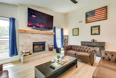 Image de 10 Mi to Uptown Charlotte: Family Home w/ Backyard