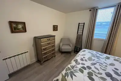 Image de The “Old School” • Historic Town • Free Parking