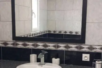 Image de A cozy retreat with a private and quiet terrace, with sea and mountain views.