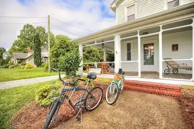 Image de East River Views - Renovated 1905 house- 3 Bedrooms, 3. 5 baths