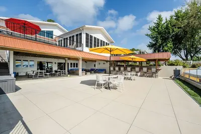 Image de Private Lakefront Resort for 69+ Paw Paw Lake