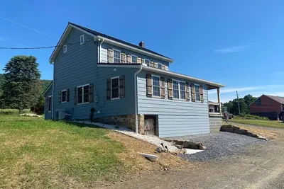 Image de A secluded organic farm minutes from Pa turnpike with Ac, WiFi