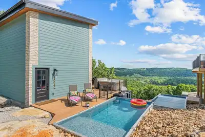 Image de Lux Lakeview New-Build Branson w/ Pool & Hot Tub