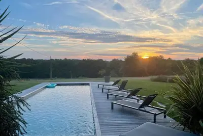 Image de Chai Elisabeth Maison de campagne rénovée avec brasero avec piscine