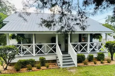 Image de Charming 2-bedroom cottage with Ac, WiFi in enchanting DeFuniak Springs