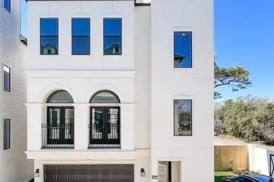 Image de Galleria Luxury 3br  4 Story Townhome; Rooftop Balcony + 2-Car Private Garage