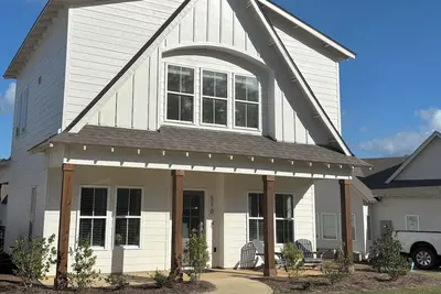 Image de 1. 6 Miles From Jordan-Hare!