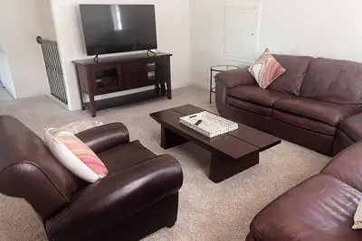 Image de Woodlands House. 8 People, Restaurants, Movie Theater, Heb, Parks and Walkways.