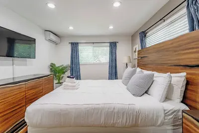 Image de Remodeled 3-Bedroom in Charming Alhambra with Yard, Wfh Setup, and Pet Friendly