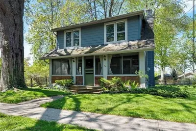 Cozy rustic cottage by the beach