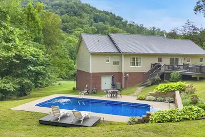 Image de Hatton Hideaway at Red River Gorge! Pool / Hot Tub / Arcade Game Room