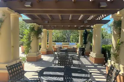 Image de Cozy & Bright Townhouse, Pool+Basketball+Tennis Across the Way