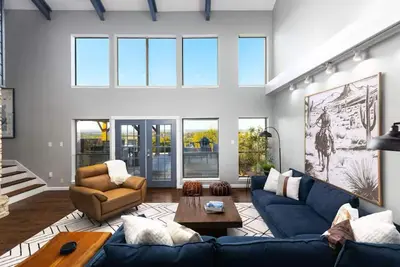 Image de 4000+ sf 5/5. 5 Villa - 11 beds - Pool, Hot Tub, Spa, Fire Pit- Huge Game Room!