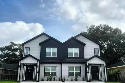 Image de 4 Bedroom / 4. 5 Bathroom, New Construction, Medical Center / Nrg / Downtown / Uh