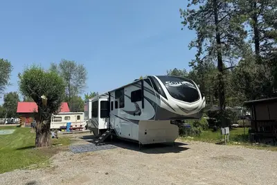 Image de Luxury, Loaded, 39’ Rv in Phenomenal Rexford with Ac