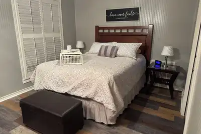 Image de Charming barn with Ac in Simms - Perfect for a secluded cozy getaway.