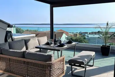 Image de Appartement de deux chambres avec la terrasse et la vue sur le mer Mandre, Pag (A-24670-a)