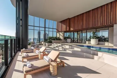 Image de Elegant 2-Bed Broadbeach Hotel with Ocean View