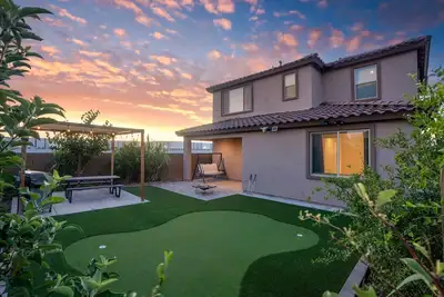 Image de New-Build Home Close to State Farm - Sleeps 8!