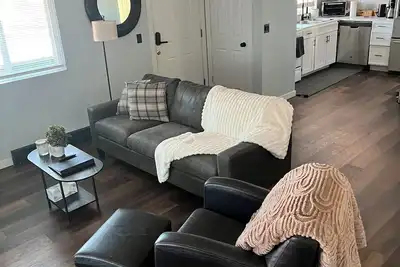 Image de 2-bedroom 1 bathroom apartment near downtown