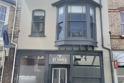 St James Dairy, house by the harbour. 5 minute walk to tunnels beaches