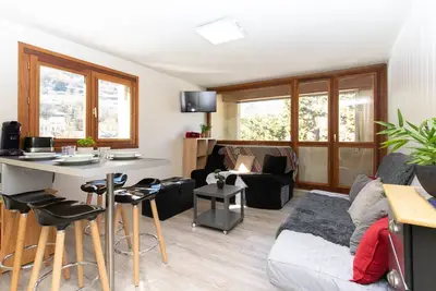 Image de Appartement rénové proche téléphérique avec parking privé