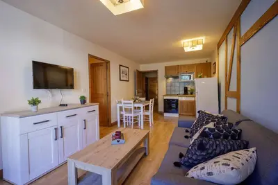 Image de Appartement au Centre avec Piscine, Sauna et Accès Internet