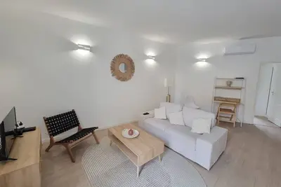 Image de Appartement charmant au cœur de Saint-Raphaël – plage à seulement 200 mètres