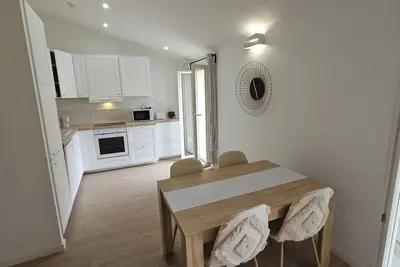 Image de Appartement clair et cosy avec balcon – à 200 m de la plage