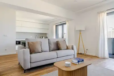 Image de Blueground | Alvalade, balcony, nr Campo Pequeno