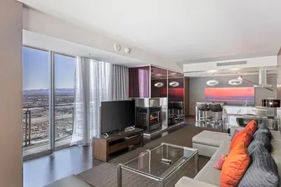 Image de Palms Modern 1br Retreat | Incredible Skyline Views