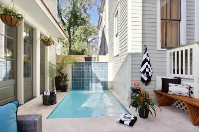 Image de Contemporary Compound | Heated Pool