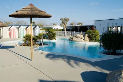 Image de The Spot - La Torche. Auberge à ciel ouvert proche d'un spot de surf mythique