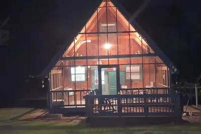 Image de Cozy 3-bedroom cabin with all the amenities two miles from Cave Run Lake.