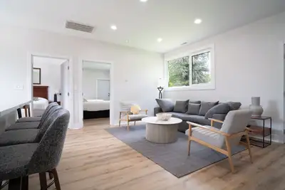 Image de Modern 2-Br cabin in charming Conneaut by the Lake