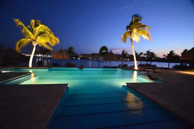 Image de Luxurious 4 guest Apartment C 3-Beach front resort-shared pool-Jan Thiel Area
