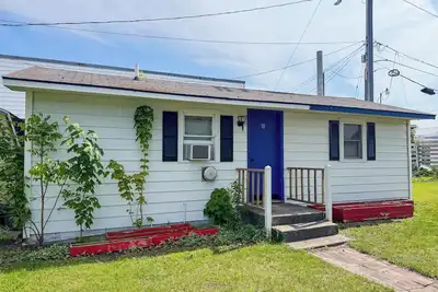 Image de Charming 2-bedroom pet friendly cottage, right by ferry in Mackinaw City.