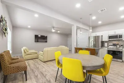 Image de Brand New Build in 2025! Premium Appliances, Designer Finishes, Lake Nearby