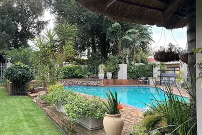 Image de Spacious 4-bedroom luxurious house in upmarket suburb of Krugersdorp.