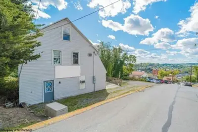 Image de 1br Home Near Wvu – Perfect for Game Days. Just minutes from Wvu stadium
