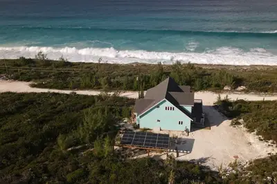 Image de Aqua Bond - beautiful direct ocean view home in Rainbow Bay