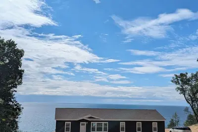 Image de Lake Michigan Home with 600 Ft Private Shoreline – Near Arcadia Bluffs Golf