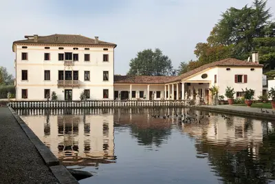 Elegant 16th-Century Villa in Veneto - Perfect for Groups