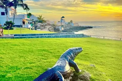 Image de Your Seasonal Oceanfront Home- Beach, A/C, Garage, Ev charge