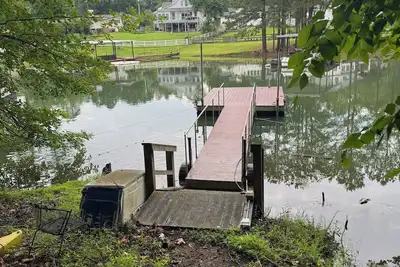 Image de Bring the family and enjoy this Lake Front home. with Ac, WiFi - Pet friendly