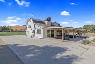 Image de Charming Private 3-bedroom farmhouse to Sequoias National Park