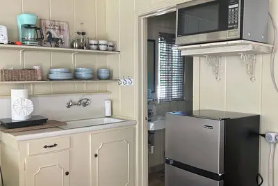 Image de Tranquil studio with WiFi in sunny outskirts Salinas
