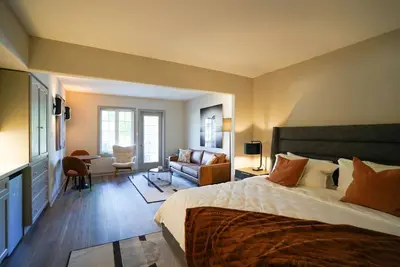 Image de Modern, fully renovated Studio!